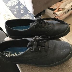Black Keds Women Size 7